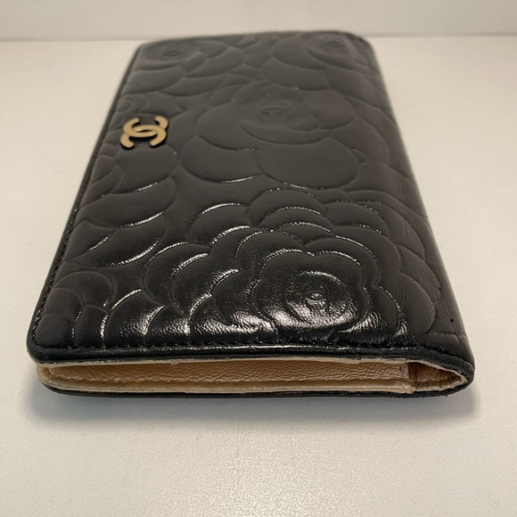 Chanel Camilla  embossed  ContinentalWallet - Picture 4 of 17
